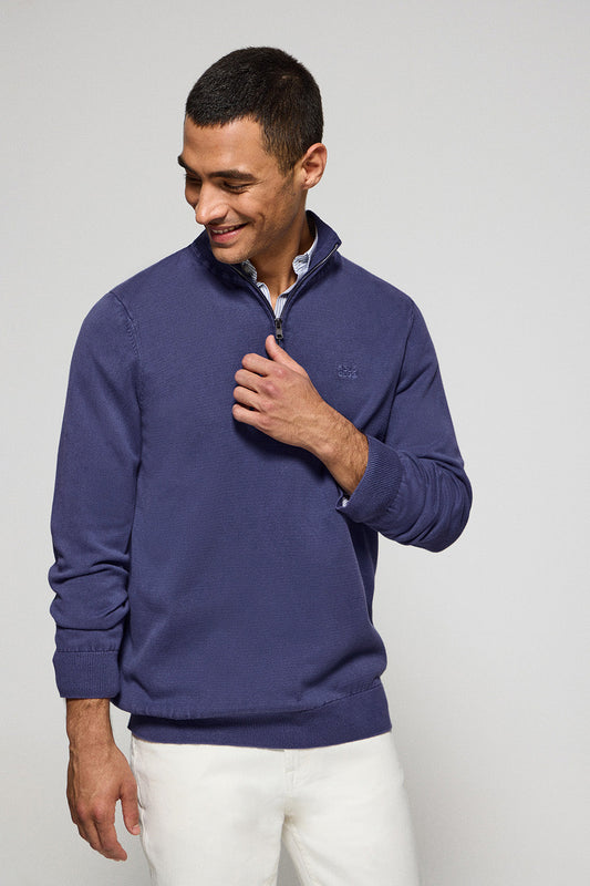 Blue-violet garment-dyed jumper with half zip and embroidered logo