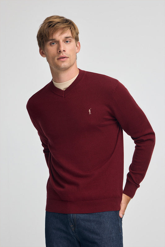 Maroon V-neck wool-blend jumper with Rigby Go embroidery